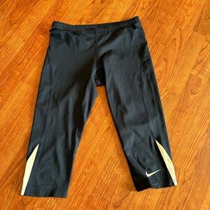 Nike dri fit Capri leggings size small